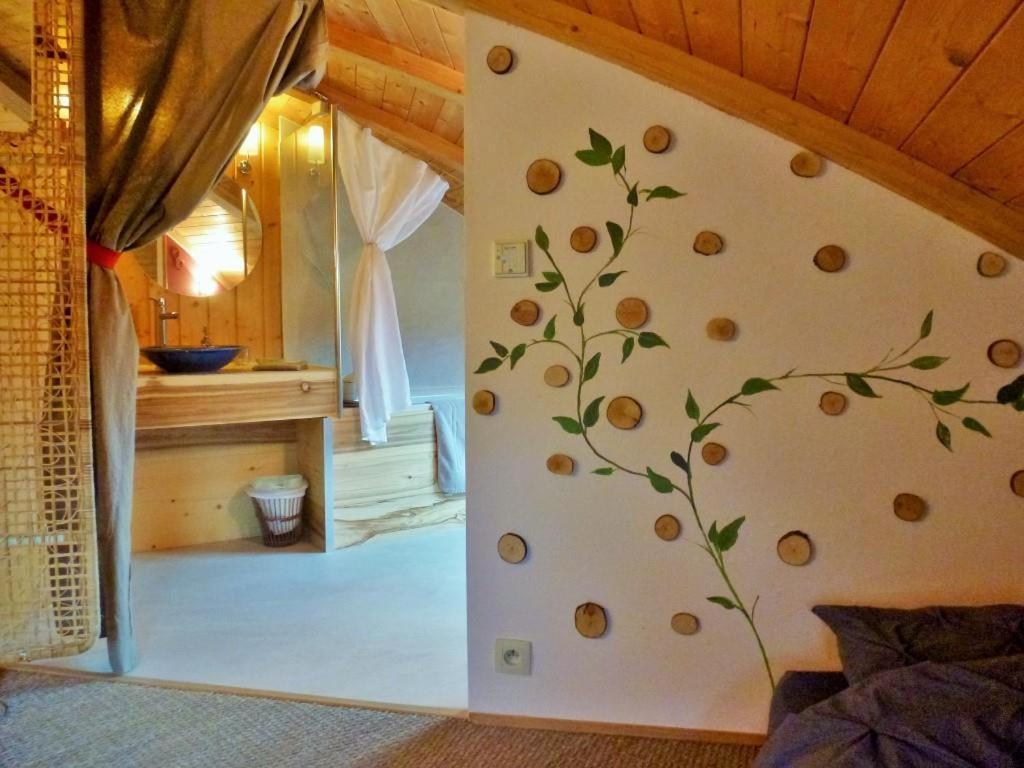 Au-Dela Des Nuages, Maison D'Hotes Insolite & Spa Aubessagne Exterior photo