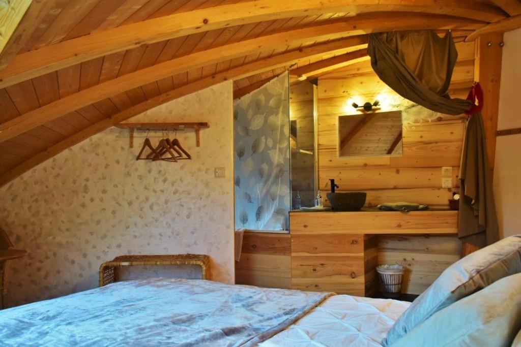 Au-Dela Des Nuages, Maison D'Hotes Insolite & Spa Aubessagne Exterior photo